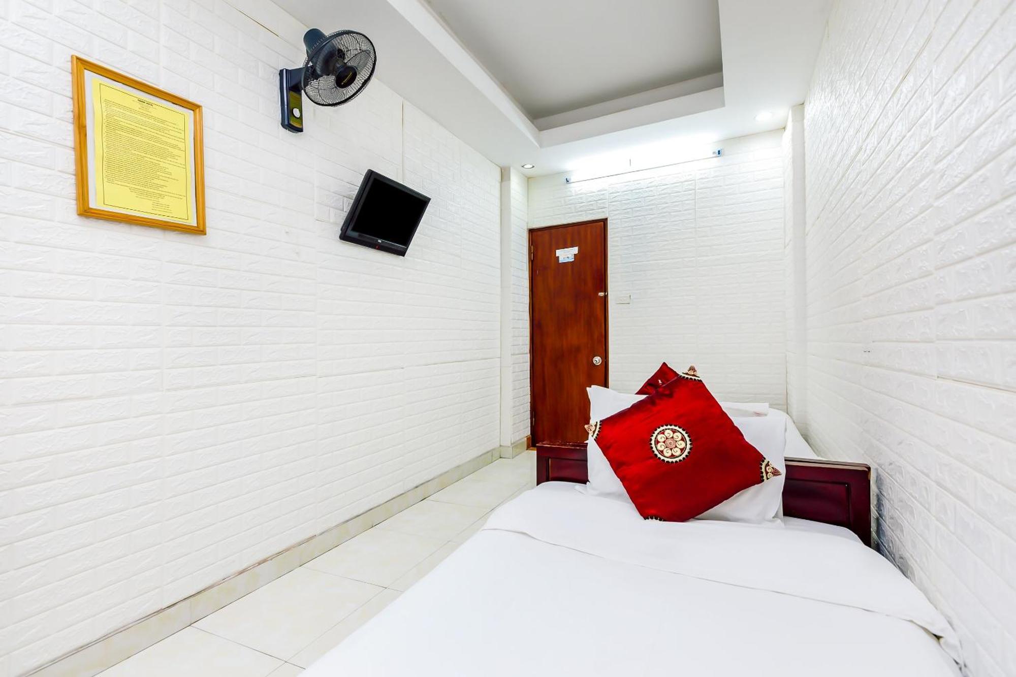 OYO 604 Queen Hotel spot-on Hanoi Buitenkant foto