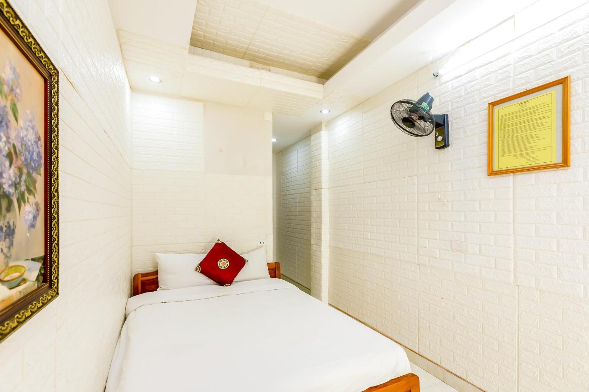 OYO 604 Queen Hotel spot-on Hanoi Buitenkant foto